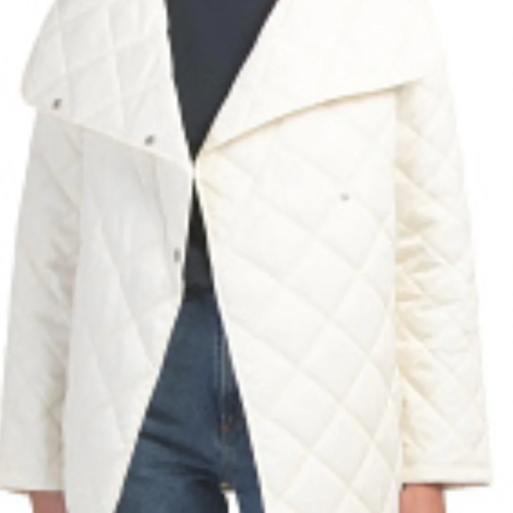 ATHLETA Women’s White Quilted Puffer Jacket size LARGE vguc shawl lightweight - Picture 3 of 11
